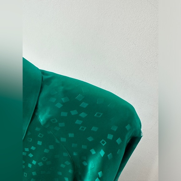 Beautiful Forest Green Vintage 100% Silk Blouse By Christian Dior Size 10 - Picture 9 of 10